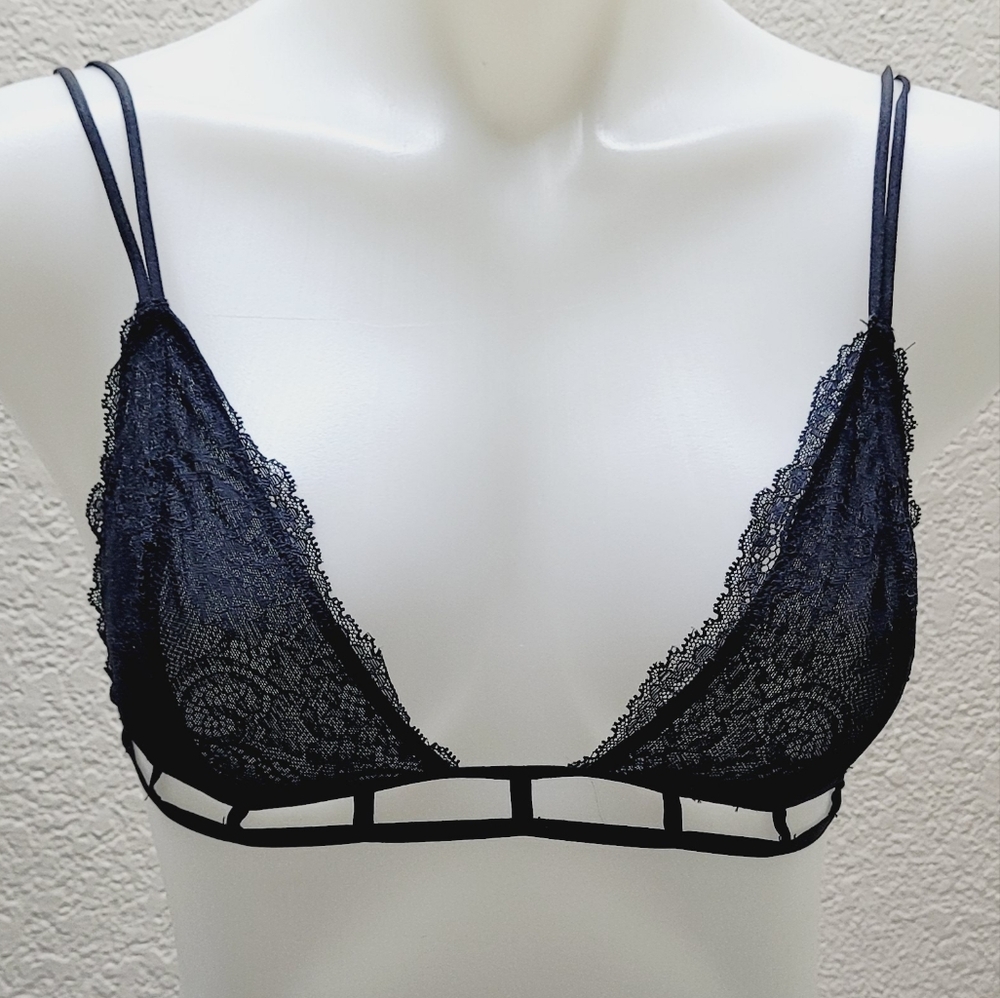 * bralette size medium Solid black lace bra size medium unlined